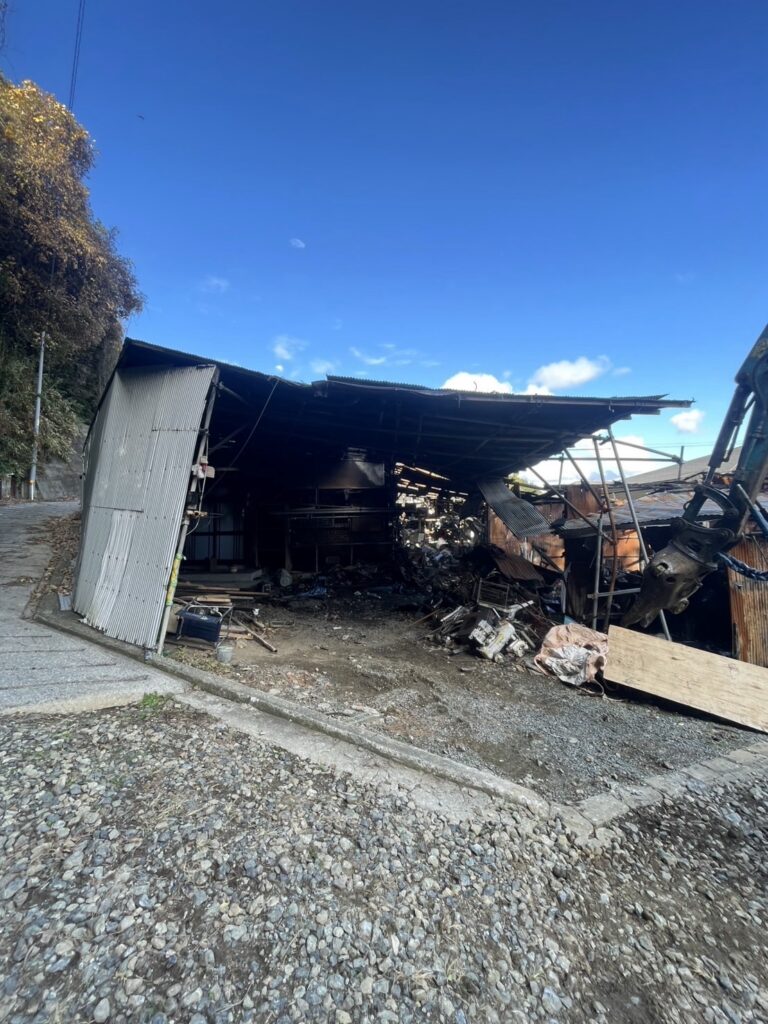福岡県新宮町湊坂での火災現場・解体撤去工事｜迅速かつ丁寧な分  エコゼット株式会社