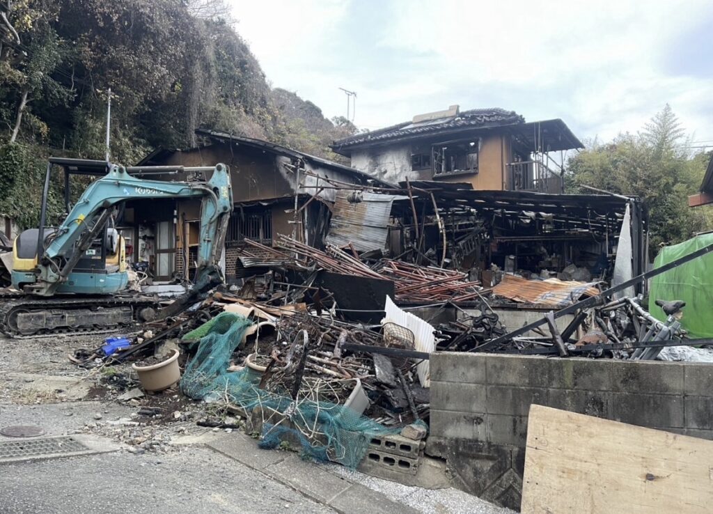 福岡県新宮町 火災現場 解体工事 エコゼット株式会社
ビフォーアフター