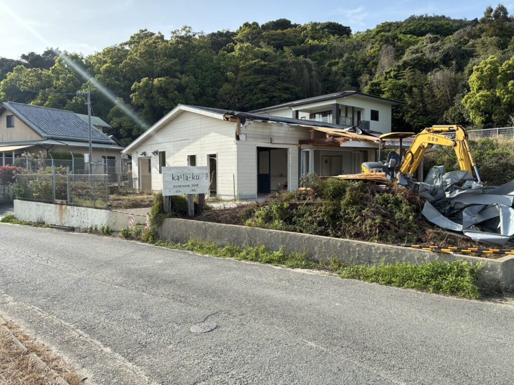糸島市志摩芥屋での解体工事着工前の建物外観