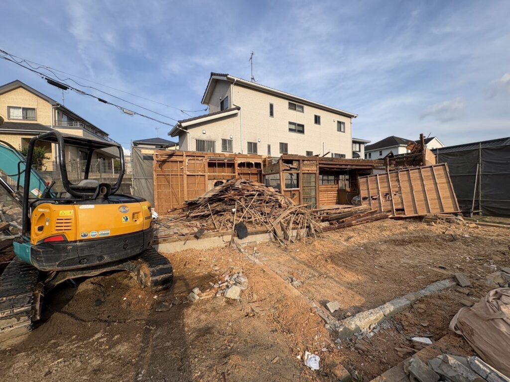 太宰府市国分4丁目の木造住宅解体工事中の様子