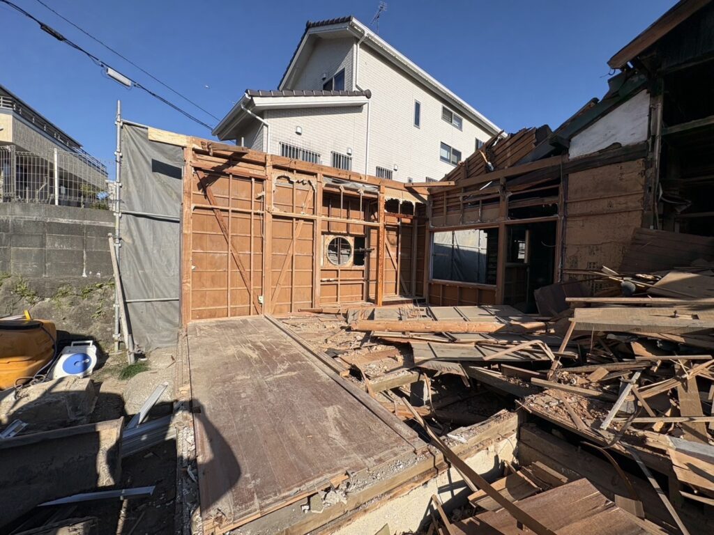 太宰府市国分4丁目の解体工事後の整地作業状況
