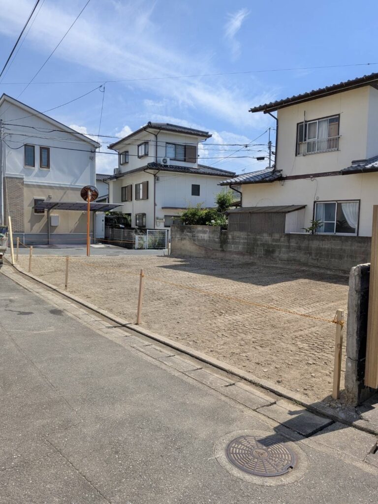 福岡市早良区田隈1丁目の木造住宅解体工事完了後の更地。整地まで施工した現場。