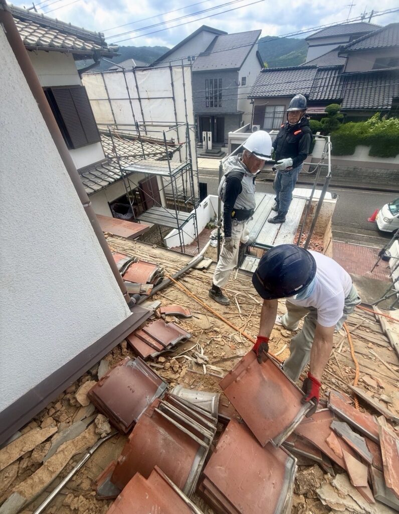 那珂川市王塚台で木造住宅解体工事を開始した現場の様子