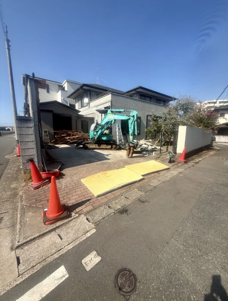     福岡市早良区原4丁目の住宅解体工事現場